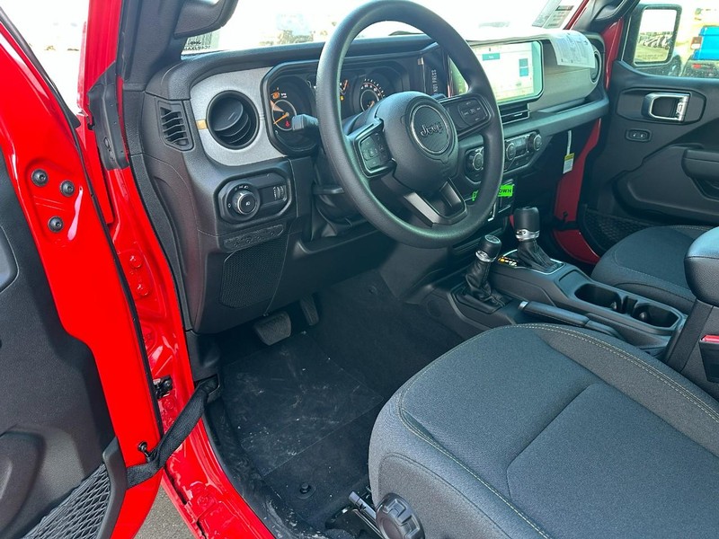 Jeep Wrangler Vehicle Full-screen Gallery Image 6