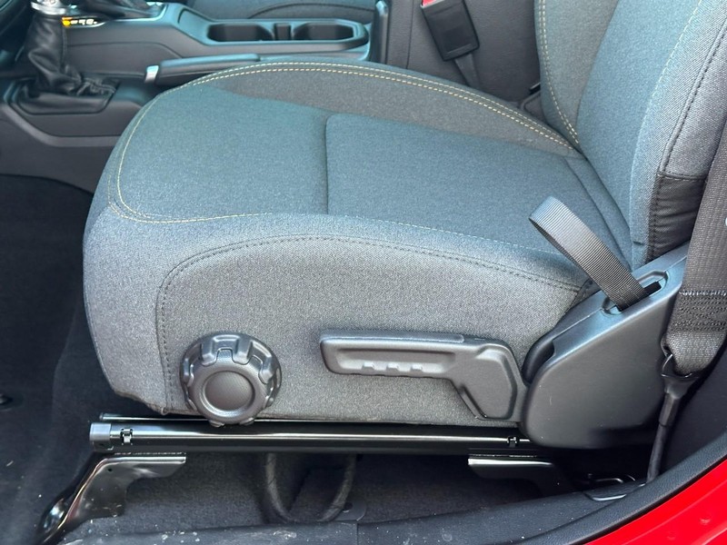 Jeep Wrangler Vehicle Full-screen Gallery Image 8