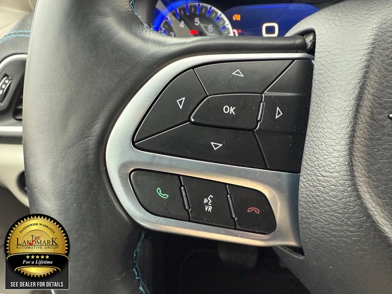 Chrysler Pacifica Vehicle Full-screen Gallery Image 10