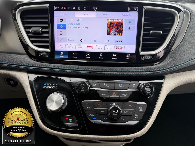 Chrysler Pacifica Vehicle Full-screen Gallery Image 19