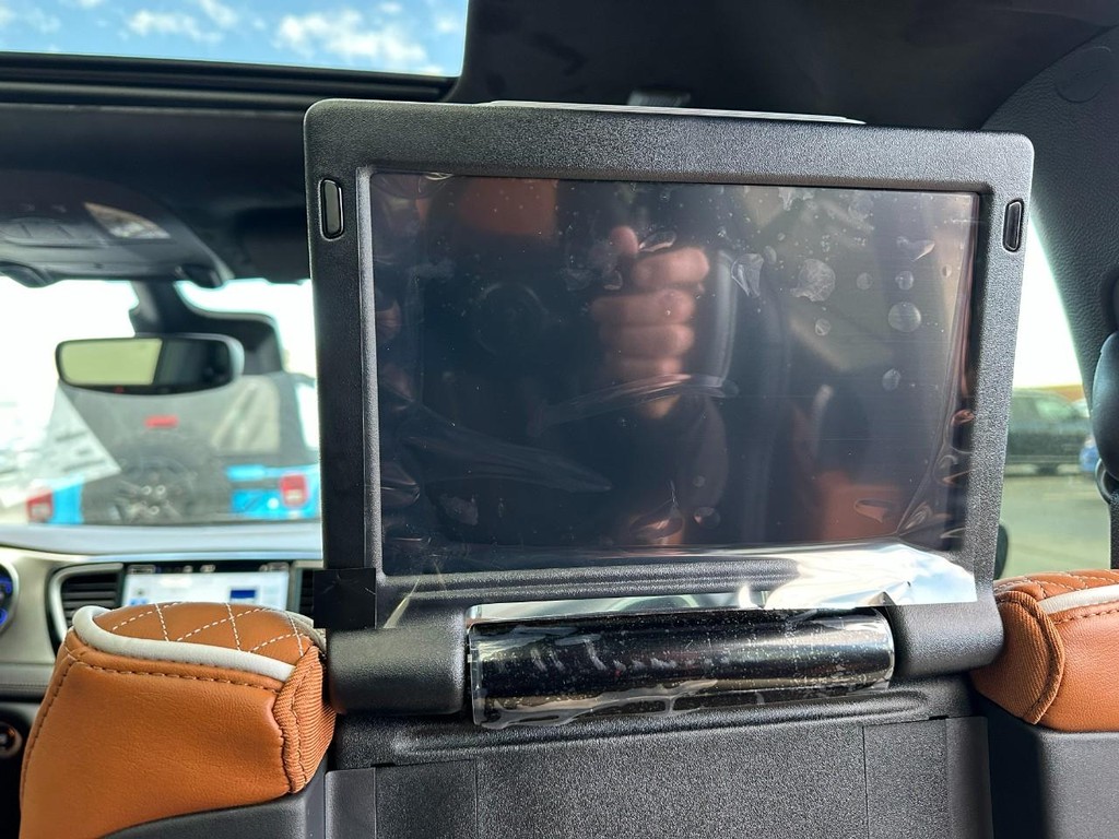 Chrysler Pacifica Vehicle Full-screen Gallery Image 7