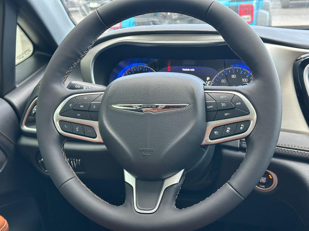 Chrysler Pacifica Vehicle Full-screen Gallery Image 10