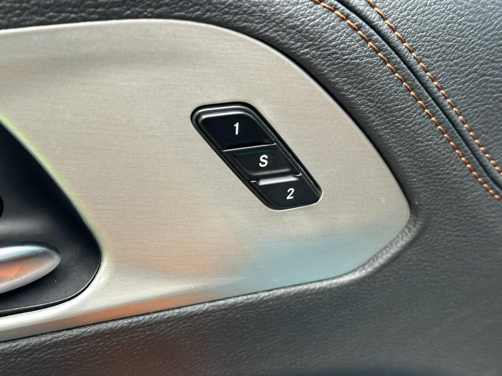 Chrysler Pacifica Vehicle Full-screen Gallery Image 13
