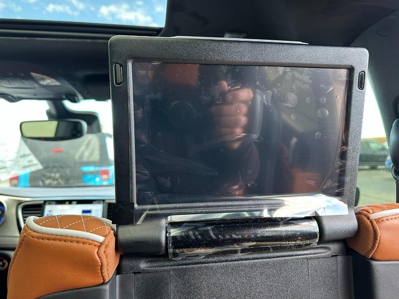 Chrysler Pacifica Vehicle Full-screen Gallery Image 7