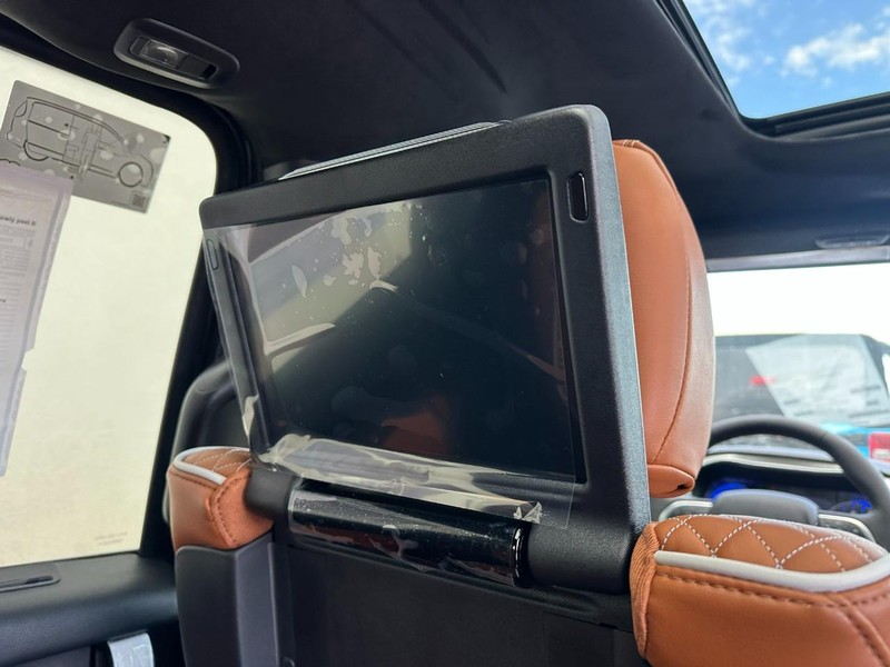 Chrysler Pacifica Vehicle Full-screen Gallery Image 8