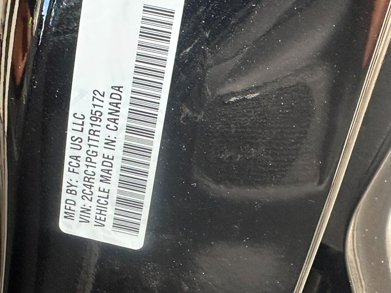 Chrysler Pacifica Vehicle Full-screen Gallery Image 19