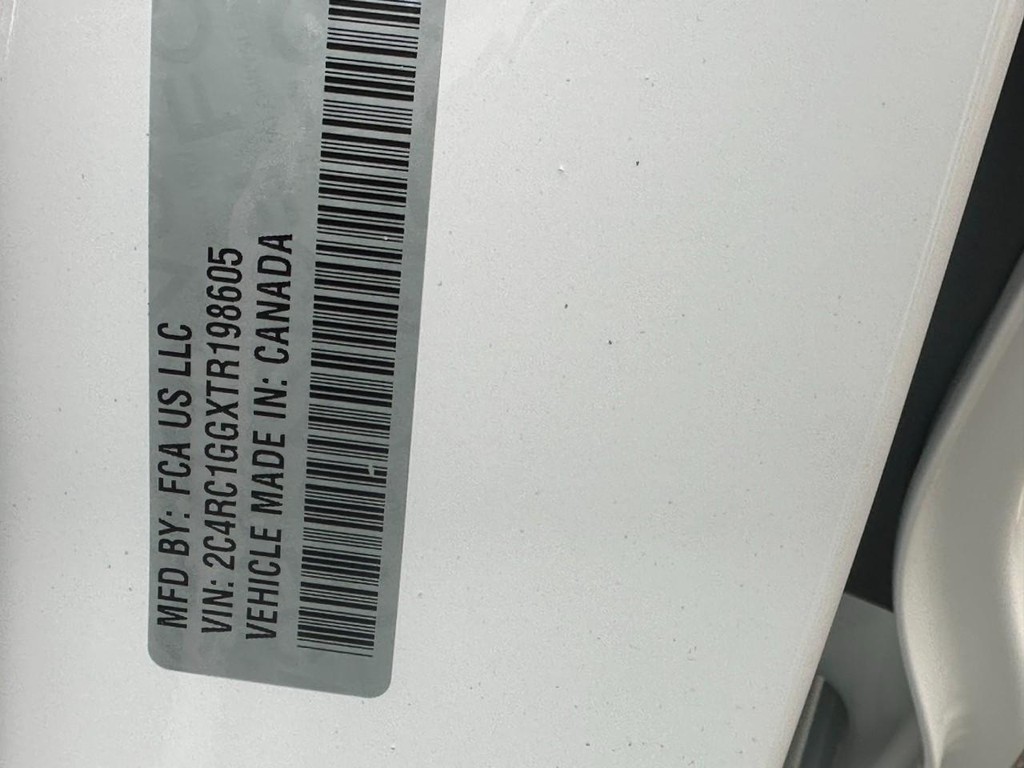 Chrysler Pacifica Vehicle Full-screen Gallery Image 16