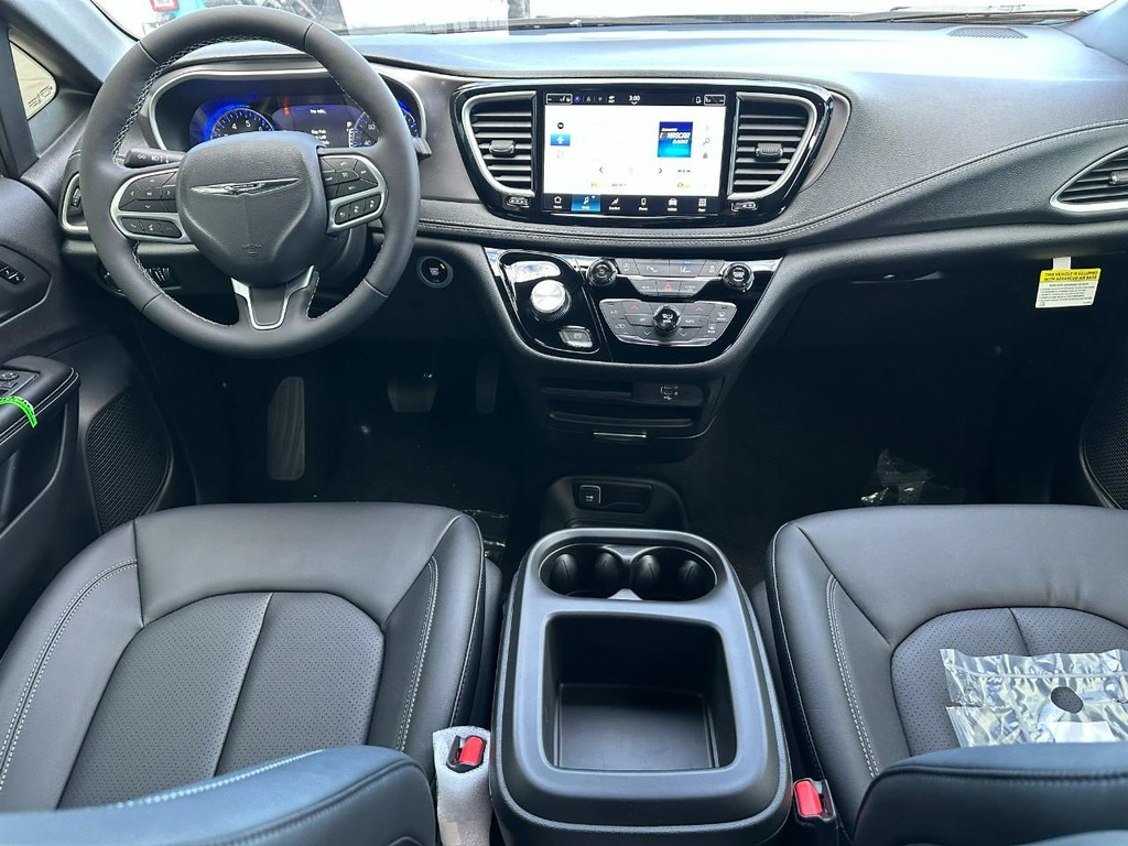 Chrysler Pacifica Vehicle Full-screen Gallery Image 6