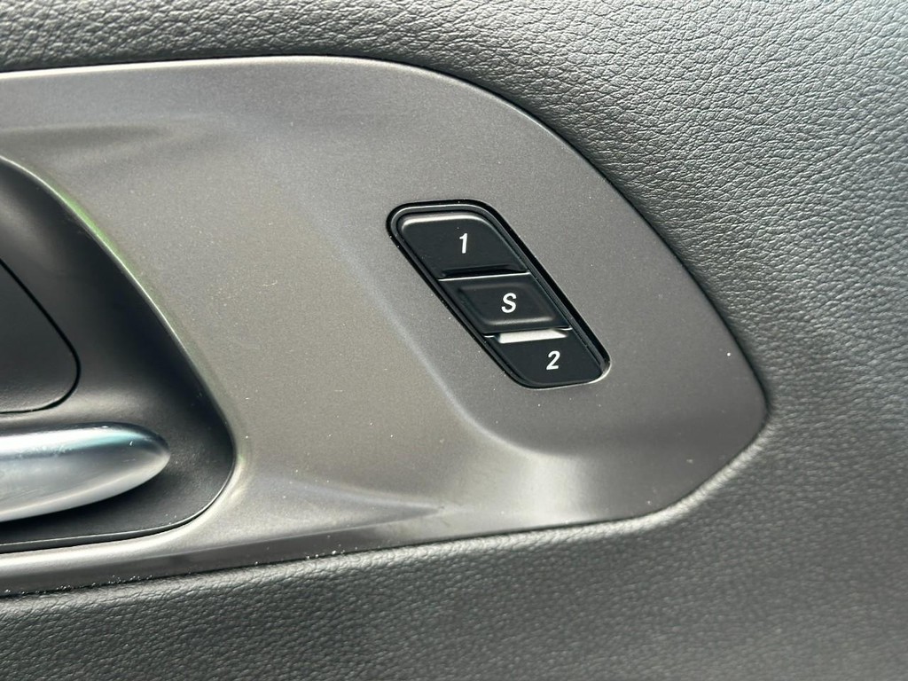 Chrysler Pacifica Vehicle Full-screen Gallery Image 10