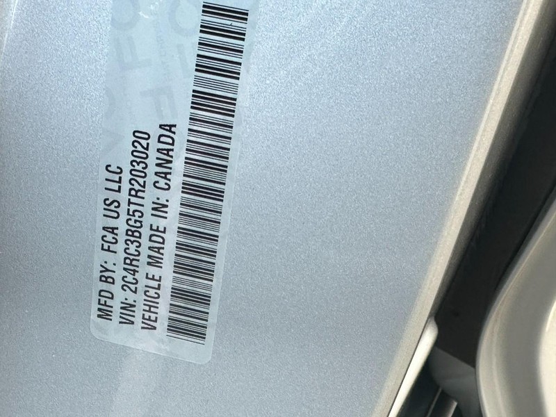 Chrysler Pacifica Vehicle Full-screen Gallery Image 15