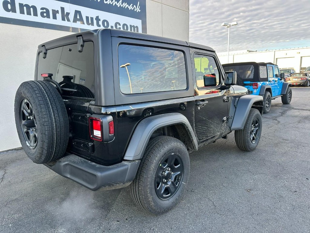 Jeep Wrangler Vehicle Full-screen Gallery Image 3