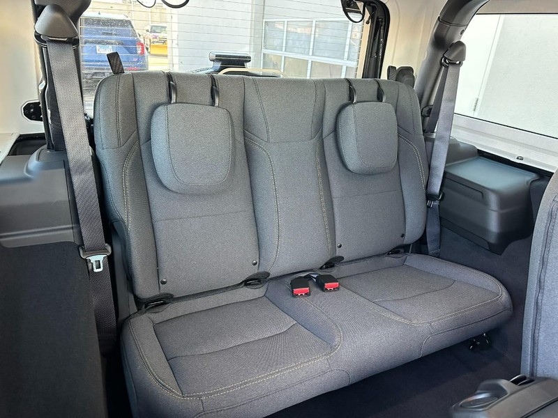 Jeep Wrangler Vehicle Full-screen Gallery Image 4