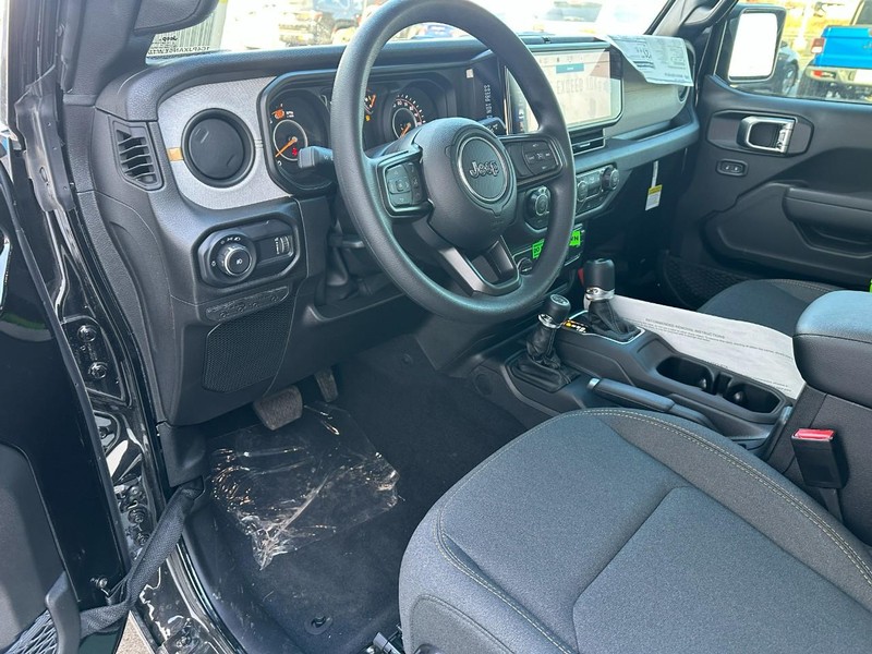 Jeep Wrangler Vehicle Full-screen Gallery Image 7