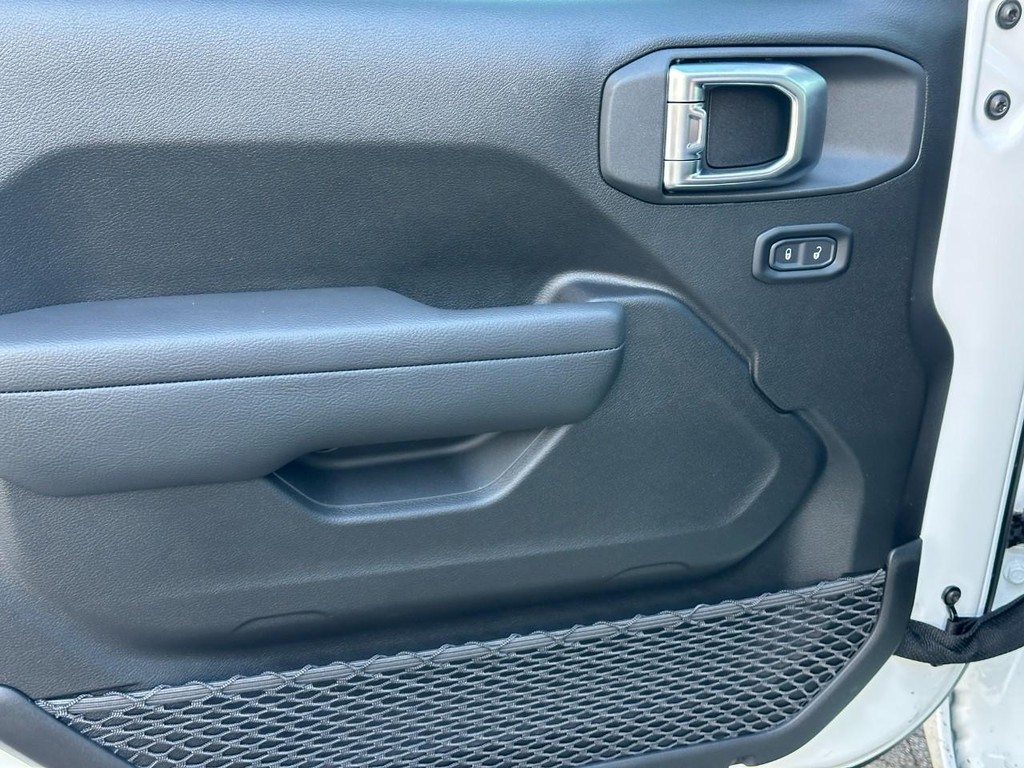 Jeep Wrangler Vehicle Full-screen Gallery Image 7