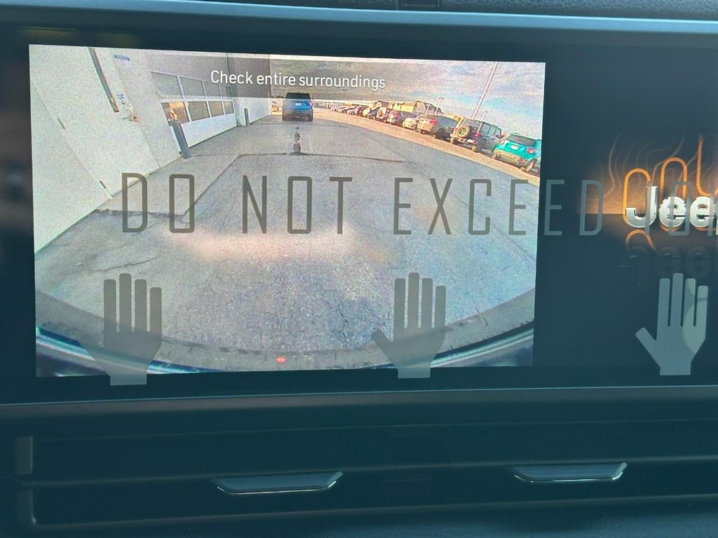 Jeep Wrangler Vehicle Full-screen Gallery Image 11