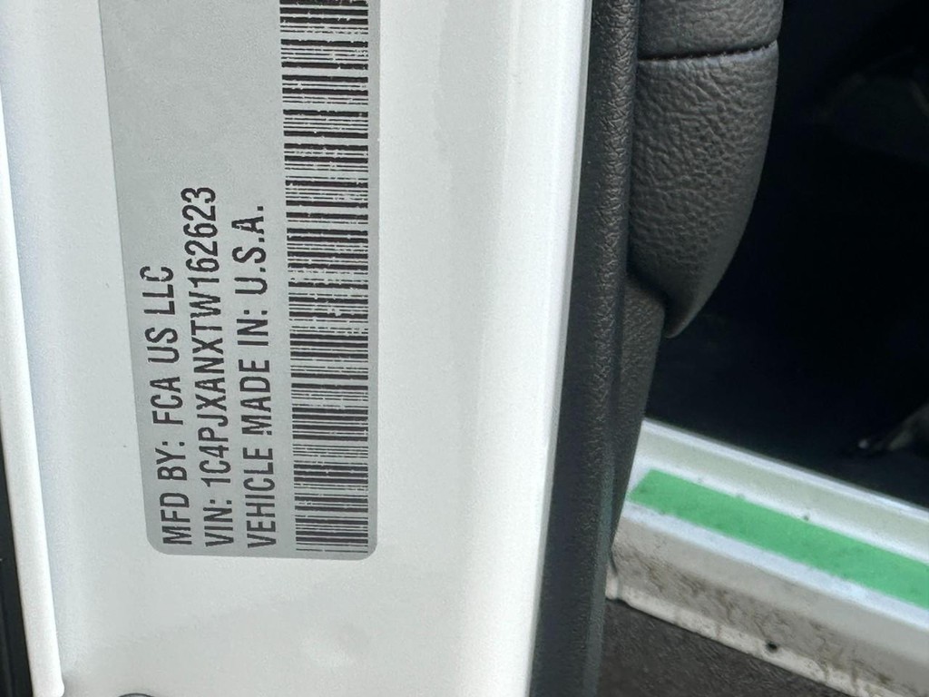 Jeep Wrangler Vehicle Full-screen Gallery Image 12