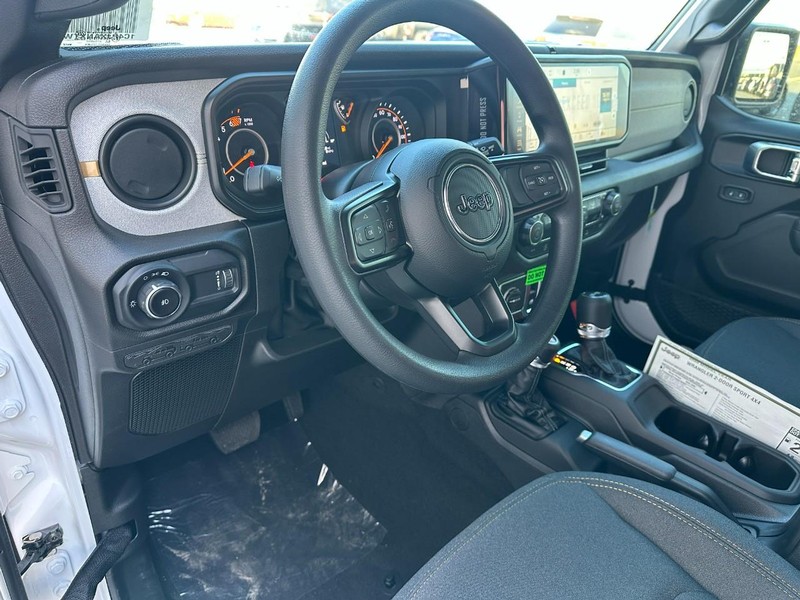 Jeep Wrangler Vehicle Full-screen Gallery Image 6