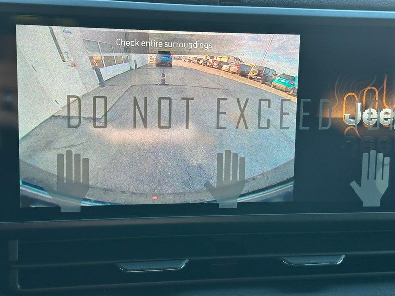 Jeep Wrangler Vehicle Full-screen Gallery Image 11