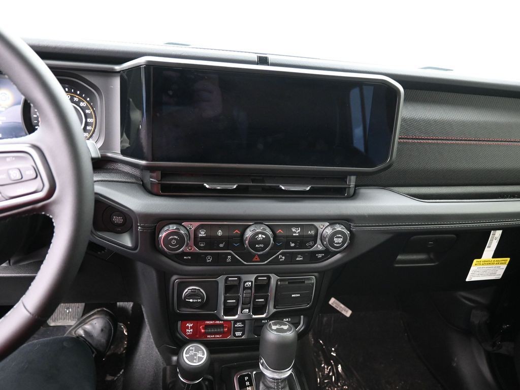 Jeep Wrangler Vehicle Full-screen Gallery Image 11