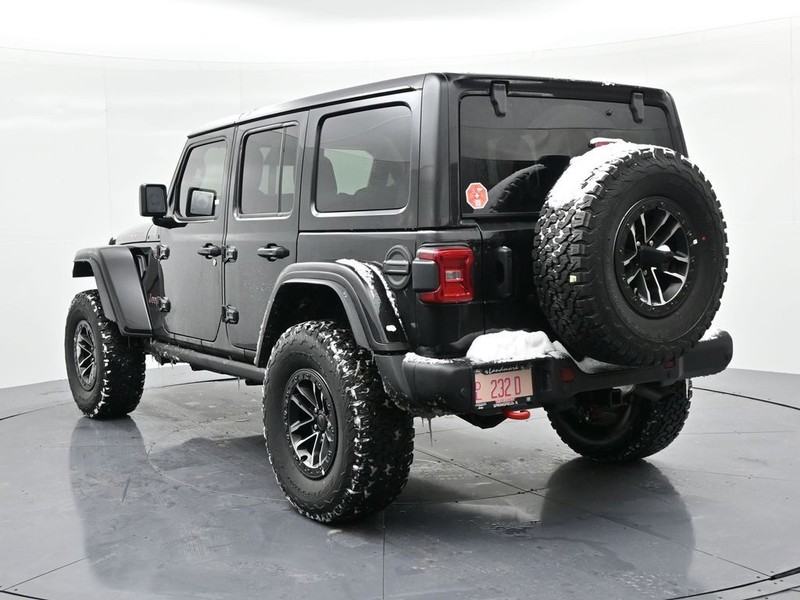 Jeep Wrangler Vehicle Full-screen Gallery Image 8