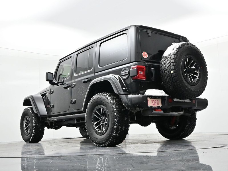 Jeep Wrangler Vehicle Full-screen Gallery Image 16