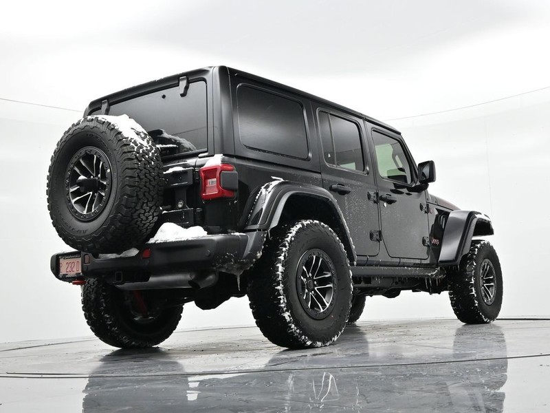Jeep Wrangler Vehicle Full-screen Gallery Image 18