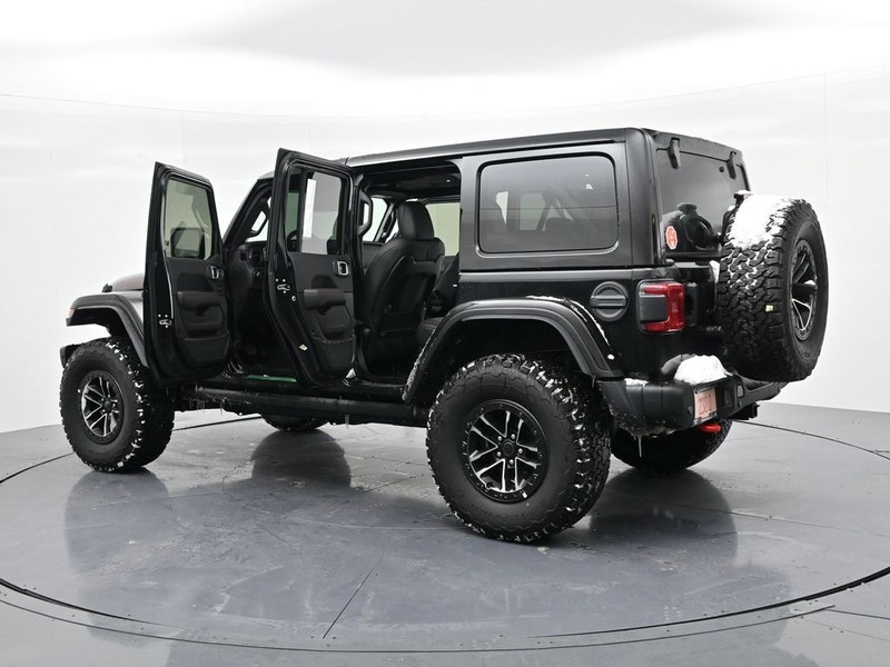 Jeep Wrangler Vehicle Full-screen Gallery Image 21