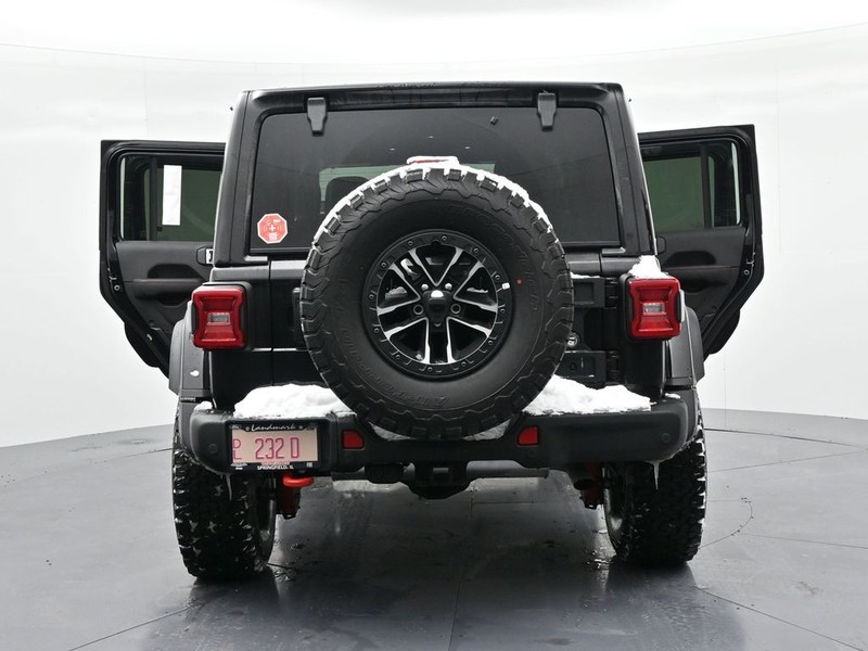 Jeep Wrangler Vehicle Full-screen Gallery Image 23