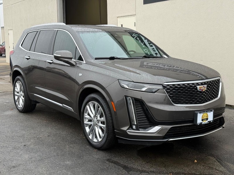 Cadillac XT6 Vehicle Full-screen Gallery Image 02