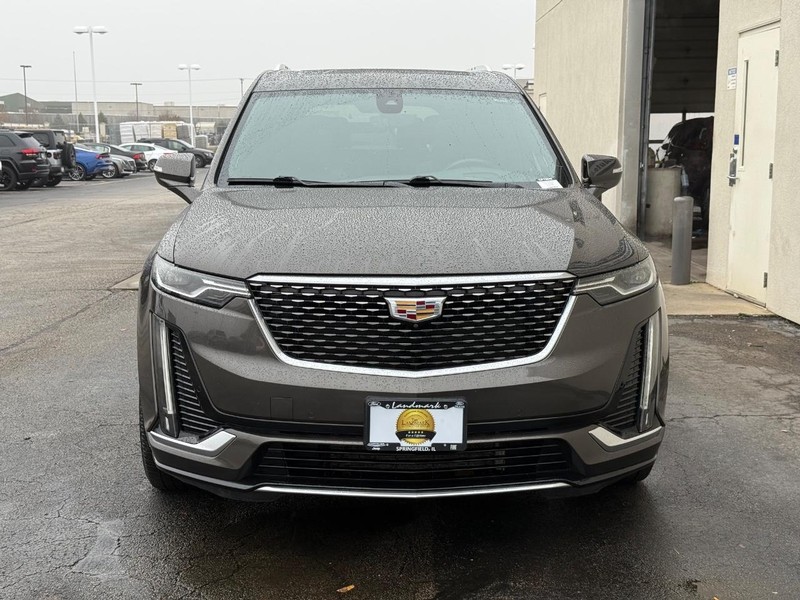 Cadillac XT6 Vehicle Full-screen Gallery Image 04