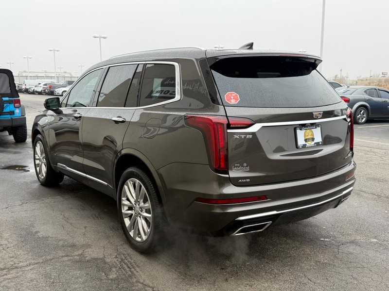 Cadillac XT6 Vehicle Full-screen Gallery Image 06