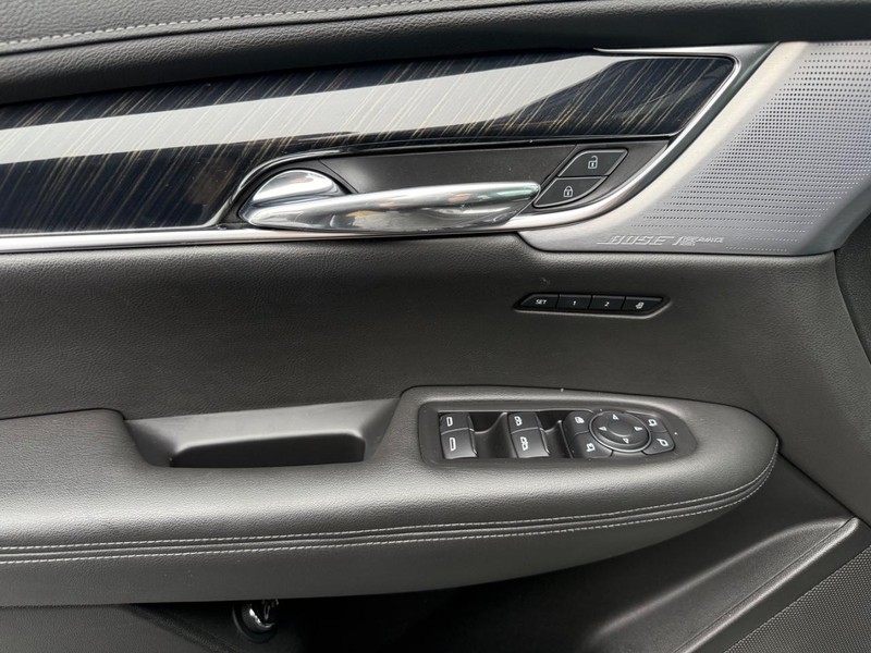 Cadillac XT6 Vehicle Full-screen Gallery Image 08