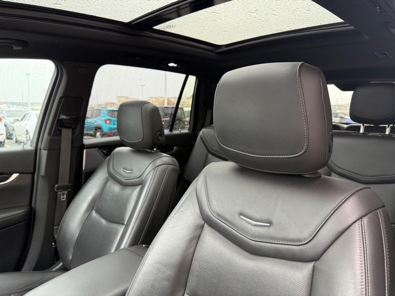 Cadillac XT6 Vehicle Full-screen Gallery Image 09