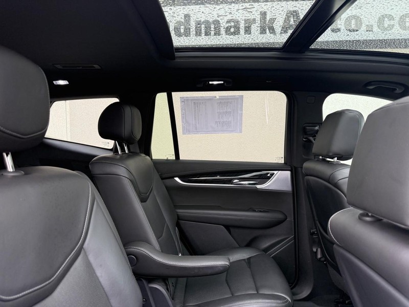 Cadillac XT6 Vehicle Full-screen Gallery Image 17