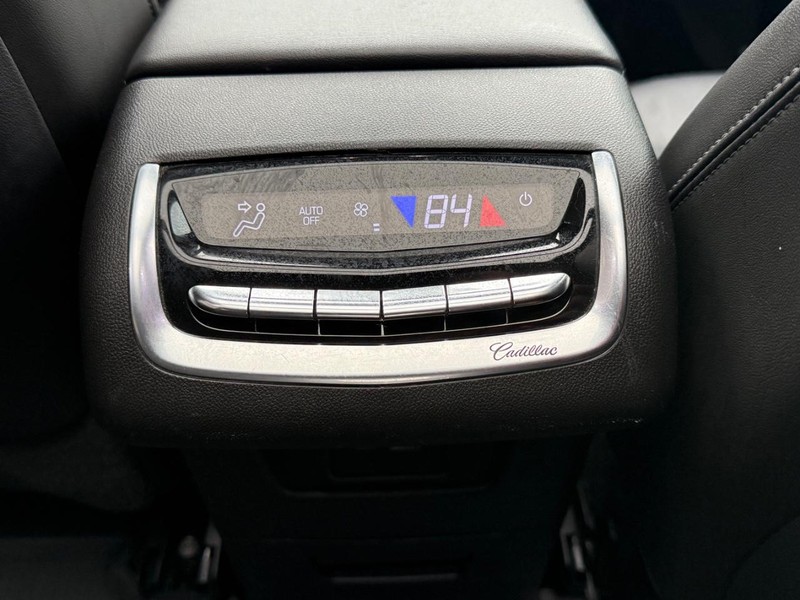 Cadillac XT6 Vehicle Full-screen Gallery Image 18