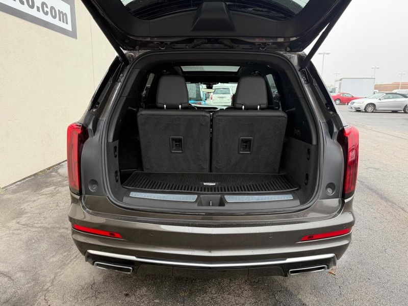 Cadillac XT6 Vehicle Full-screen Gallery Image 23