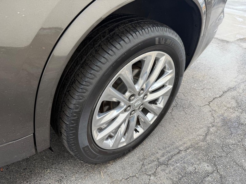 Cadillac XT6 Vehicle Full-screen Gallery Image 24