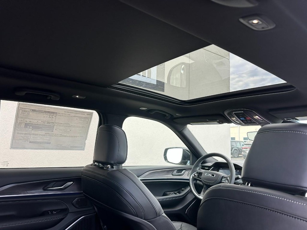 Jeep Grand Cherokee Vehicle Full-screen Gallery Image 5