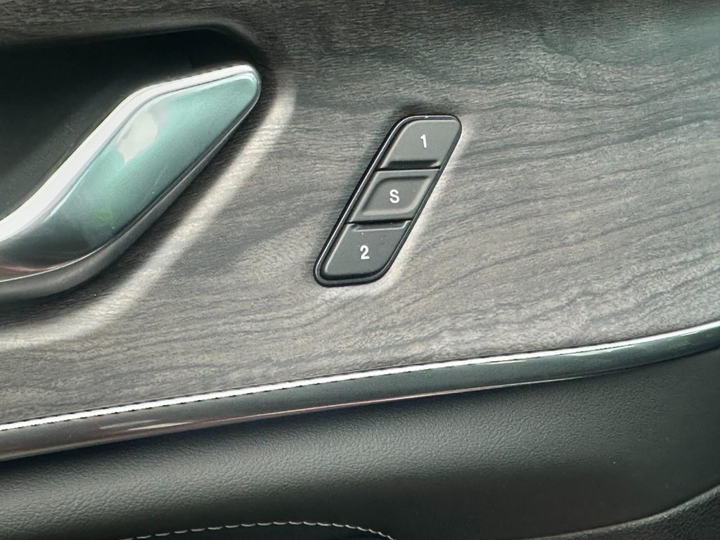 Jeep Grand Cherokee Vehicle Full-screen Gallery Image 11