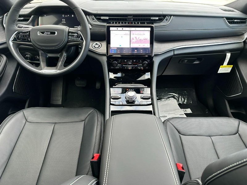 Jeep Grand Cherokee Vehicle Full-screen Gallery Image 6