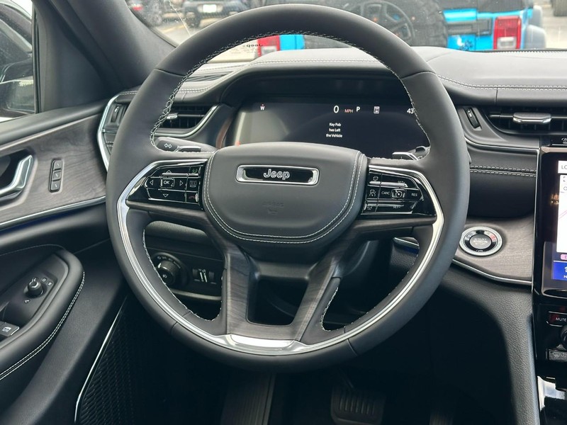 Jeep Grand Cherokee Vehicle Full-screen Gallery Image 7