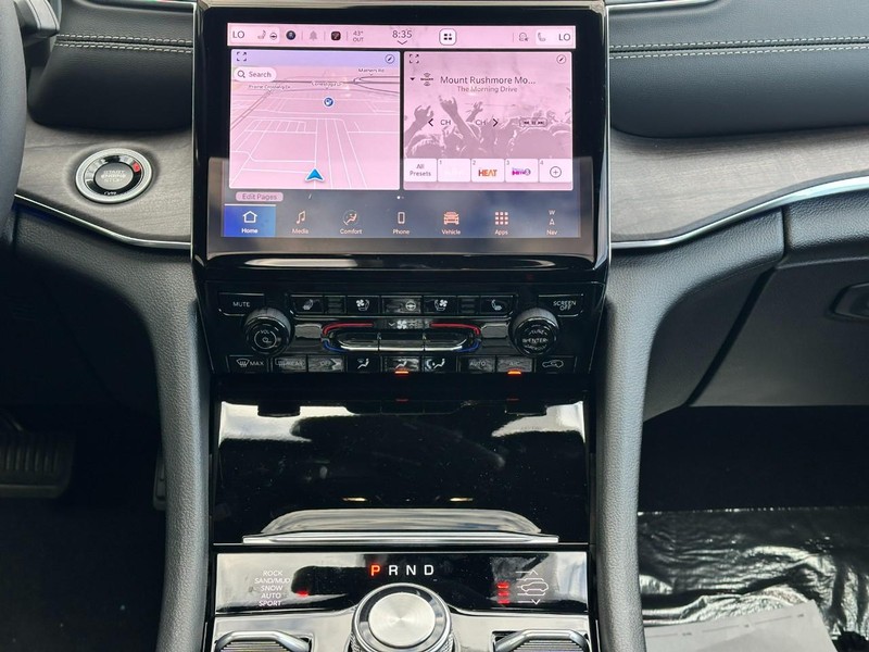 Jeep Grand Cherokee Vehicle Full-screen Gallery Image 8