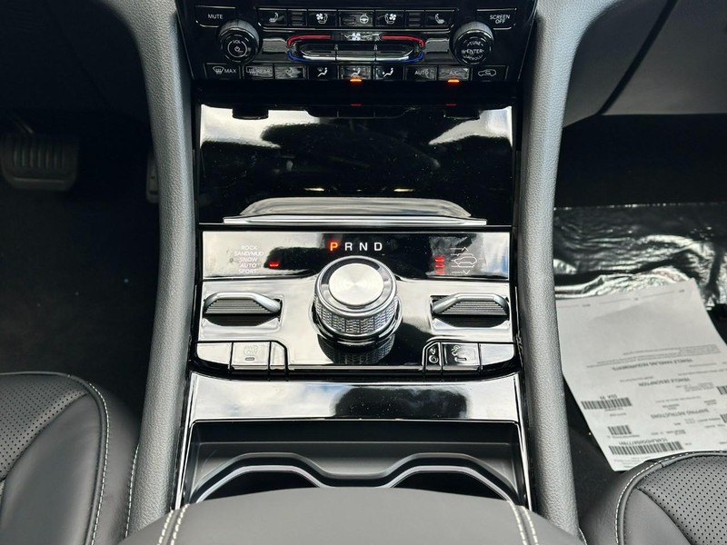 Jeep Grand Cherokee Vehicle Full-screen Gallery Image 9