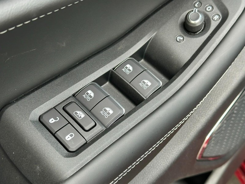 Jeep Grand Cherokee Vehicle Full-screen Gallery Image 10