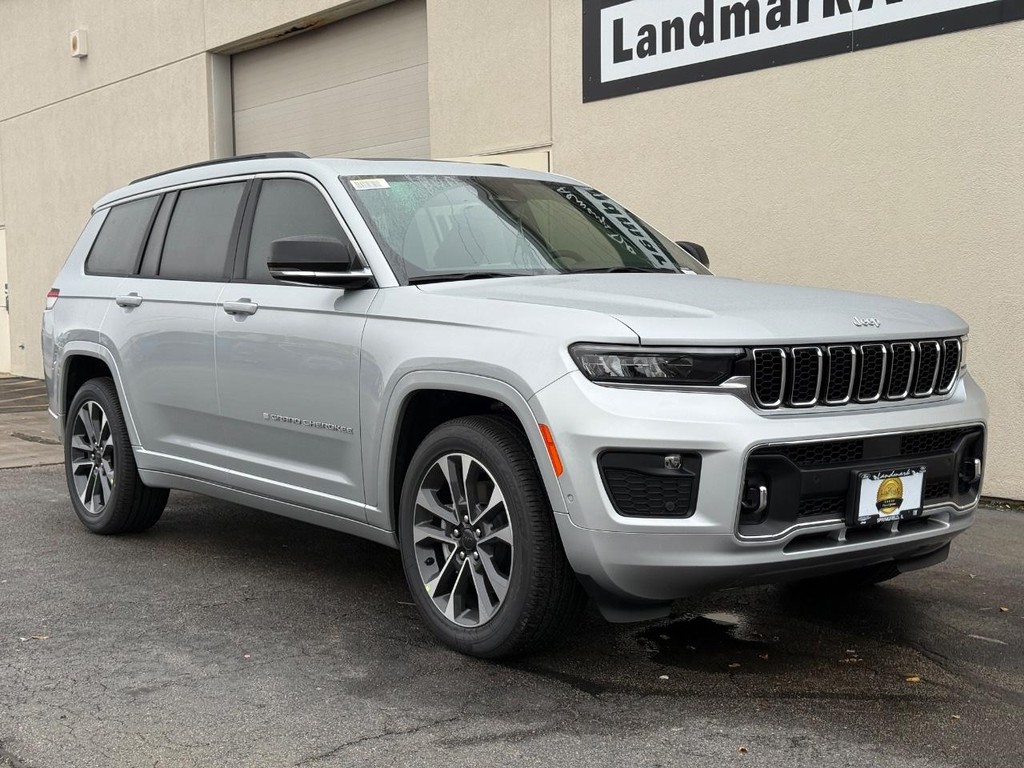 Jeep Grand Cherokee L Vehicle Full-screen Gallery Image 2