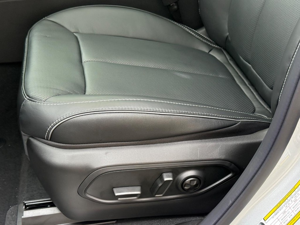 Jeep Grand Cherokee L Vehicle Full-screen Gallery Image 21