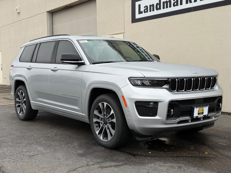 Jeep Grand Cherokee L Vehicle Full-screen Gallery Image 2