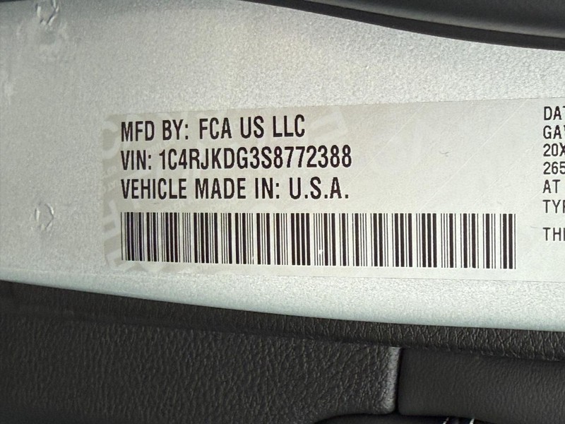 Jeep Grand Cherokee L Vehicle Full-screen Gallery Image 22