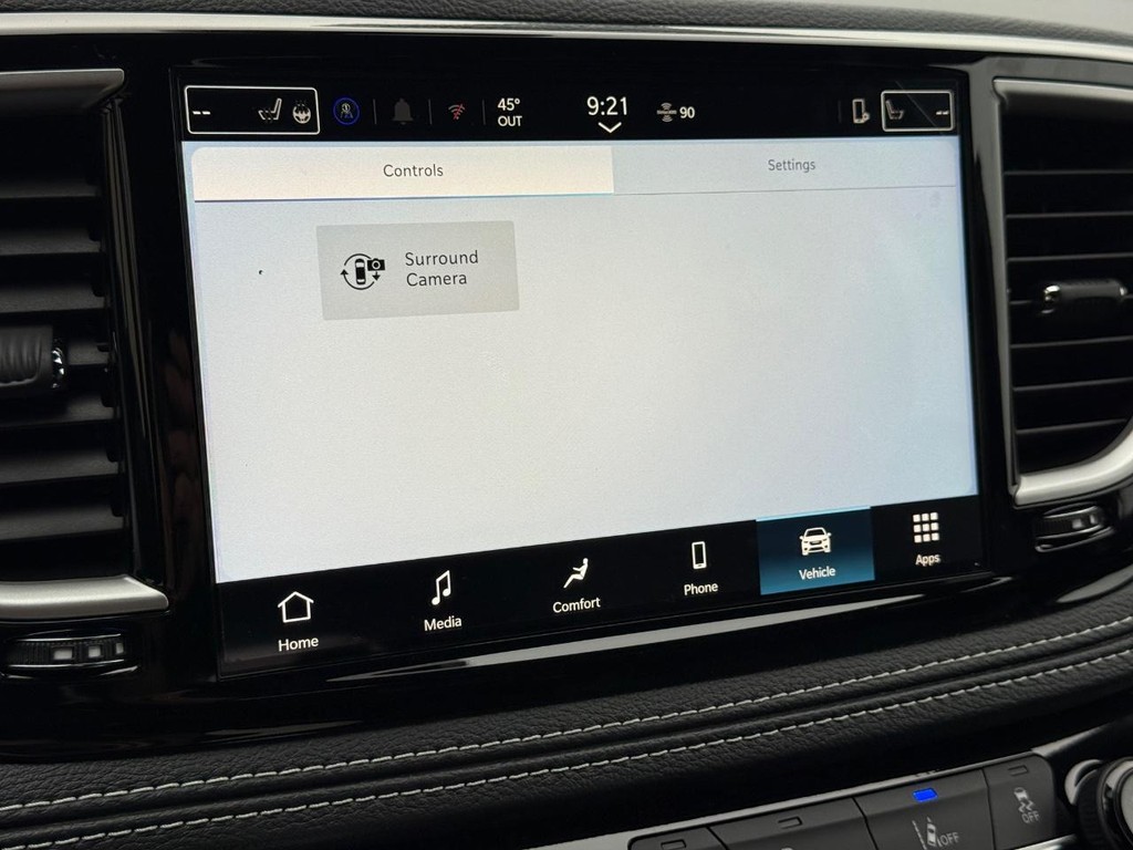 Chrysler Pacifica Vehicle Full-screen Gallery Image 12