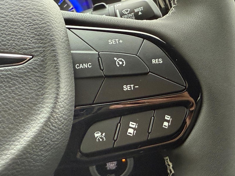 Chrysler Pacifica Vehicle Full-screen Gallery Image 10